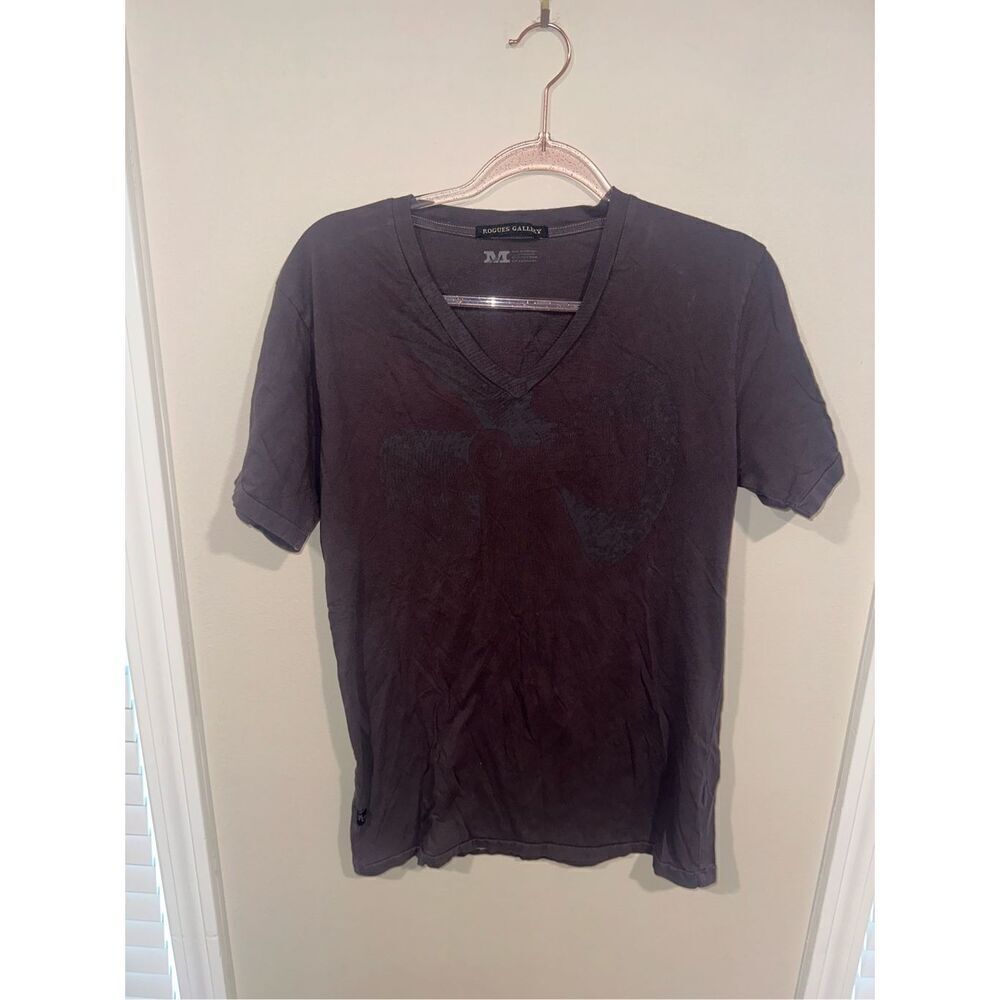 Rogues Gallery Gray Fan Tshirt M V Neck Y2K